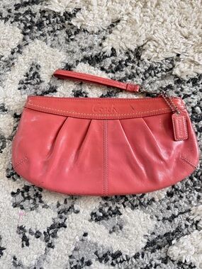 Authentic 2009 COACH Pink Patent Leather Pleated Y2K Clutch Wristlet